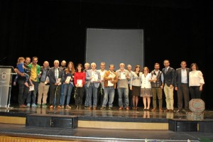 Foto de familia con los escritores que han colaborado