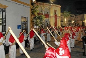 Gran cortejo de penitentes.