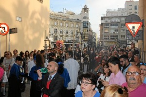 Eran muchos los que en la salida de esta reconocida cofradía, se aglutinaban frente a la Iglesia.