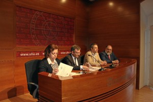 Durante la clausura del curso, ayer, en la Facultad de Ciencias Empresariales.