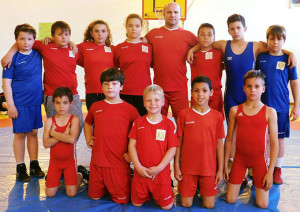 Componentes del Club de Lucha El Campeón de Cartaya. / Foto: luchaelcampeon.com.