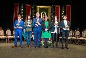 Rosendo Laíno (a la derecha), durante el acto en el que recibió el Premio Andalucía Almonte.