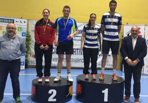 Haideé Ojeda y Víctor Martín, en lo más alto del podio tras ganar en el dobles mixto en el Máster de Valencia.