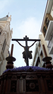 El Señor de la Misericordia dejó estampas como ésta en su salida procesional.