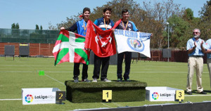 Sergio Portillo, en el podio de la prueba con su medalla de bronce.