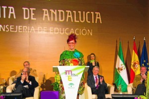 Momento en el que recibió la Medalla de Oro al Mérito en Educación en Andalucía,