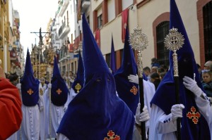 El ADN de sus hermanos está marcado por la historia de la Hermandad; afán de superación, compromiso y actuación.