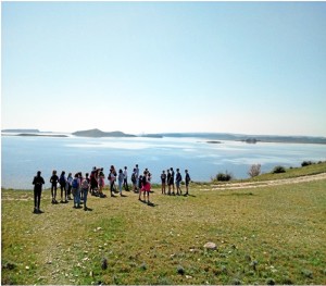 Un momento de una excursión con sus alumnos franceses en la marisma de Bages, en Narbona.