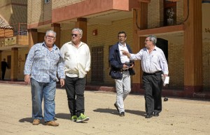 El concejal de Infraestructuras y Servicios Públicos del Ayuntamiento de Huelva, Luis Albillo, se ha reunido con los representantes de la Asociación de Vecinos de la Supra Comunidad Parque Residencial San Sebastián.