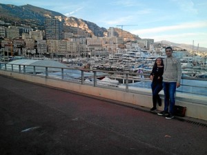 Durante su experiencia en Francia, ha tenido la oportunidad de realizar varios viajes. En la imagen, junto a su pareja en Mónaco.