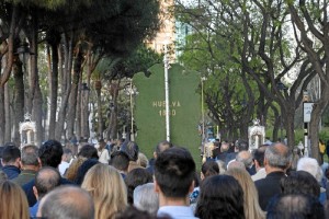 Centenares de onubenses han asistido a la cita.