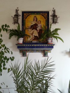 Azulejo de la Virgen del Carmen situado en el interior del antiguo convento, hoy centro cívico. 