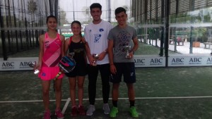 Las dos parejas campeonas en el torneo celebrado en Sevilla.