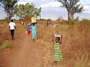 Una entidad que ayuda a niños huérfanos de Uganda.