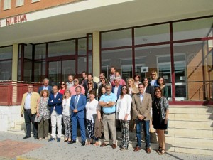 Presentación del equipo directivo de Francisco Ruiz, candidato al Rectorado de la Universidad de Huelva, que ha tenido lugar hoy en la escalinata del acceso a la Biblioteca universitaria del Campus del Carmen.