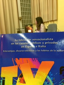 La doctora, durante la lectura de la tesis ante el tribunal.