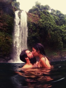 En las cascadas de Santo Antonio de Ureka, junto a su pareja.