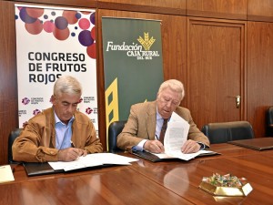 Garrocho y García Palacio han firmado el acuerdo de colaboración. / Foto: Manu Rodríguez.