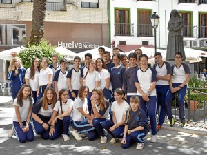 Alumnos del Colegio Santo Ángel han visitado la redacción de 'Huelva Buenas Noticias'.