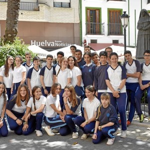 Alumnos del Colegio Santo Ángel han visitado la redacción de 'Huelva Buenas Noticias'.