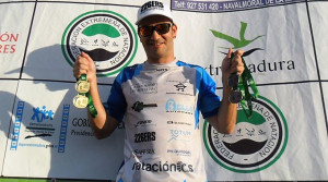 Rubén Gutiérrez, con la cosecha de medallas obtenidas en Navalmoral de la Mata.