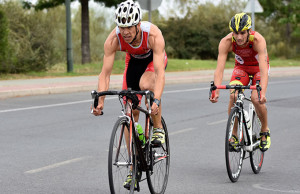 Manuel Cordero, en plena esfuerzo, en el sector de ciclismo. / Foto: J. L. Rúa.