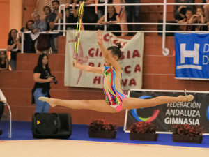 La Alevín Base, Ainhoa Vizcaíno, durante su ejercicio de cuerda.