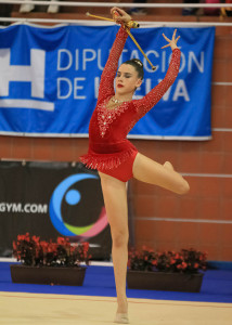 La Infantil Marta Gómez, durante su ejercicio de mazas.