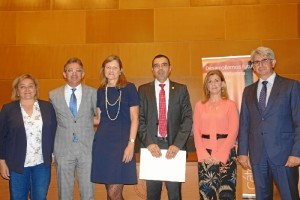 a entrega de distinciones en la Facultad de Ciencias Experimentales.