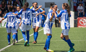 Las jugadoras del cuadro onubense celebran uno de los goles. / Foto: www.lfp.es.