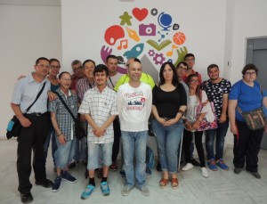 Participantes en la visita a la casa de la Juventud 'La Ruta'.