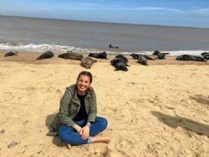 Reside en Reino Unido desde agosto de 2015. En la imagen, en una de las playas de la costa de Norwich, viendo las focas.