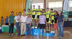 Componentes del Bicicletas Valdayo-La Joya, grandes triunfadores de la carrera.