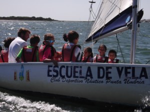 La Escuela de Vela del CDN Punta Umbría desarrolla una intensa labor formativa.