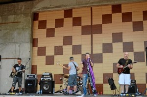 La jornada terminó con un concierto en directo del grupo 'Generación al límite'.