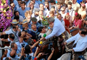 El alcalde, despide a Huelva. 