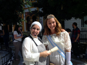 La Mujer Estibadora, junto a una particular Reina Mª Cristina