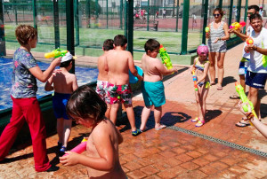 Una fiesta del agua cerró el curso de Multideporte.