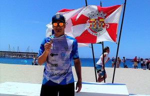 Rubén Gutiérrez, con la medalla obtenida en la prueba en el Alentejo.