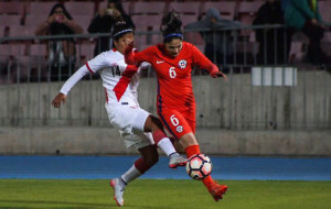 La delentera chilena Bárbara Santibáñez, nueva jugadora del Sporting.