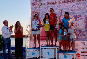 Podio femenino deI II Triatlón Olímpico 'Huelva, Puerto del Descubrimiento'.