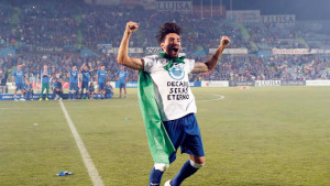 Chuli, con la camiseta con la que homenajeó al Recre. / Foto: www.lfp.es.