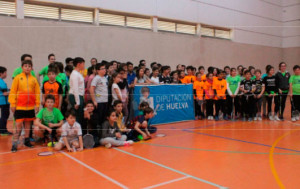 Un total de 79 deportistas  tomaron parte en el primer encuentro de bádminton en Calañas.