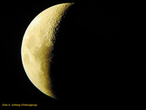 Foto de la Luna, acoplando cámara al telescopio, se puede añadir con motivo, al hablar de donde viene mi interés por la meteorología, y hablo de Astronomía e infancia.