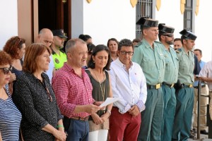 Minuto de silencio en Beas, con la subdelegada del Gobierno en Huelva. 