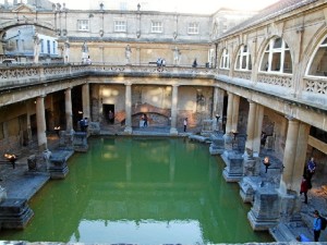 Las termas romanas de Bath  es una de los mayores atractivos turísticos de la ciudad.