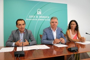 Manuel Ceada, Francisco Javier Romero y Adela de Mora, en la presentación del Balance de los Cade en Huelva.