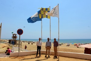 Bandera azul y Q de calidad en la Playa del Parador.