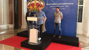 Javier Casquero, nuevo entrenador del Recreativo de Huelva, en el momento de su presentación. / Foto: D. B.