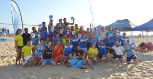 Participantes en el evento que tuvo como escenario la playa del Albergue Juvenil de Punta.